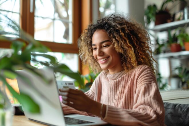 Image d'illustration. Paiement en ligne par carte de crédit.