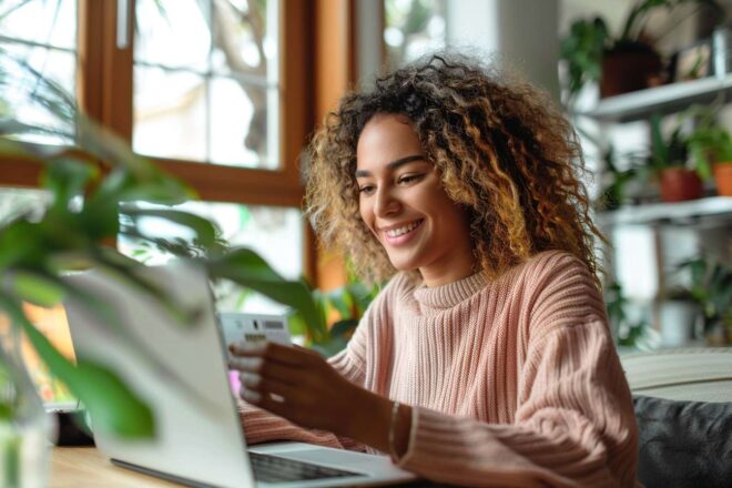 Image d'illustration. Paiement en ligne par carte de crédit.