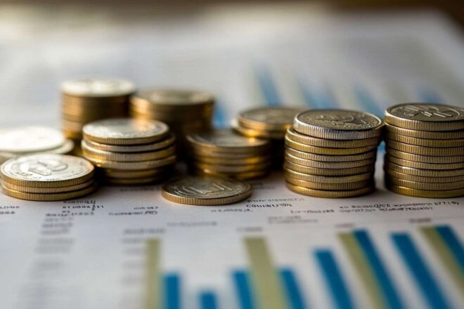 Pièces de monnaie et rapport financier sur les inégalités de richesse